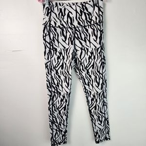 Zyia Active Safari Pocket Brilliant Hi Rise 7/8 Leggings Zebra. Size 6/8